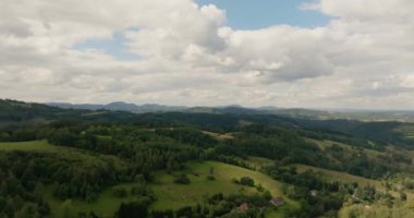 Woods Hava Manzarası, Yeşil Orman Manzarası. Yaz Gecesi Yüksek Tavrından En İyi Görünüm.