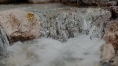 Taze Şelale Şelalesi Şelalesi Yazı akıyor