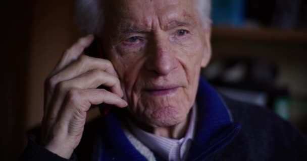 孤独な老人定年退職した老人 — ストック動画