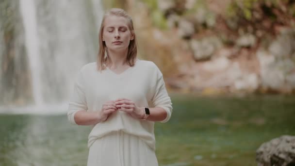 Woman Meditation Nature Harmony Meditation Concept Health Care Mindset — Wideo stockowe