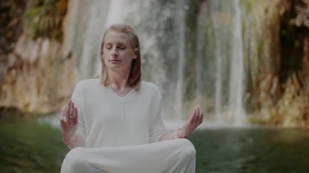 Woman Meditation Nature Harmony Meditation Concept Health Care Mindset — Wideo stockowe