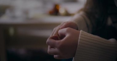 Mutsuz Depresyon Dalgın Üzgün Kadın Portresi