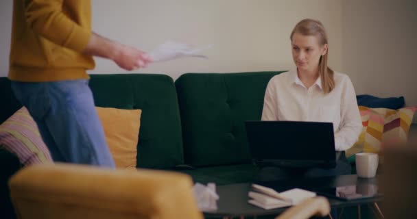 Immobilienmakler Gespräch Mit Dem Kunden Business Meeting Abschluss Der Hauskauf — Stockvideo