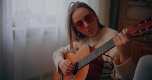 Portrait Woman Playing Acoustic Guitar Home Composing Music Songwriting — Vídeo de stock