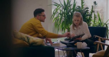 Gayrimenkul Uzmanı tavsiyesi ve dikkatli dinleme süreci stresten arınmış hale getirir..