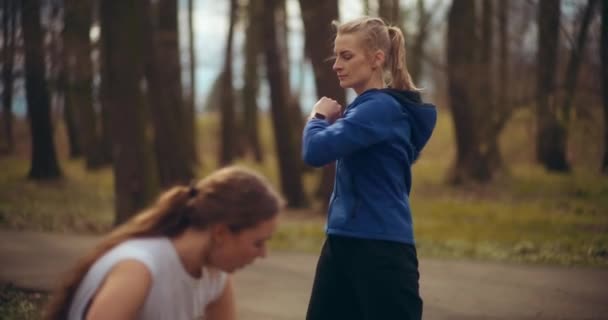 Kobiety Jogging Ćwiczenia Parku Wspaniały Pokaz Zdrowia Kondycji — Wideo stockowe