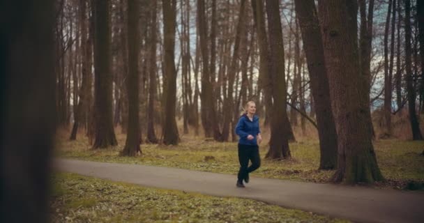 Жінки Бігають Займаються Спортом Парку Чудовий Показ Здоров Фітнесу — стокове відео
