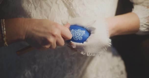 Donna Decorazione Tradizionale Uova Pasqua Che Una Tradizione Culturale Religiosa — Video Stock
