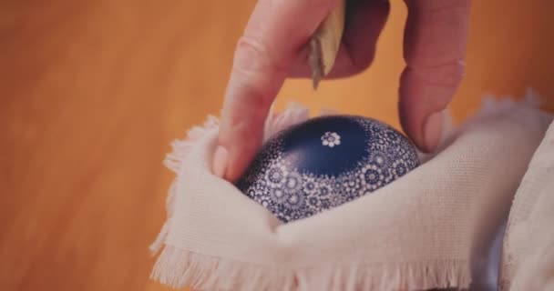 Woman Decorating Traditional Easter Eggs Which Cultural Religious Tradition Using — Stock Video