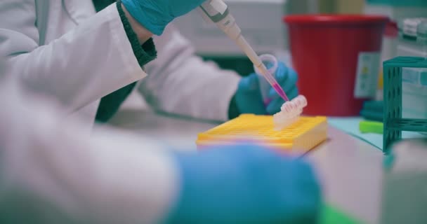 Laboratorio Salud Científico Que Trabaja Desarrollo Vacunas Para Covid Cáncer — Vídeo de stock