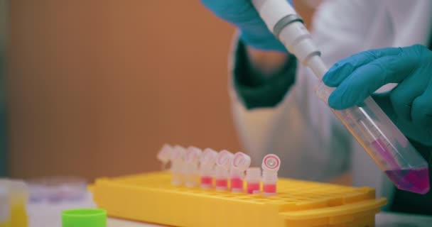 Covid Kanser Grip Için Aşı Geliştirme Üzerinde Çalışan Sağlık Laboratuvarı — Stok video