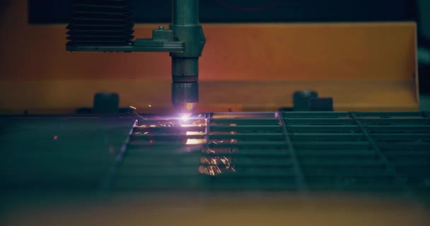 Laser Plazmowy Cięcia Blach Iskrami Precyzyjny Proces Produkcji Stosowany Produkcji — Wideo stockowe