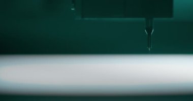 Medial Araştırma Laboratuvarı Analizi. Laboratuvarda çalışan bilim adamı, Kanser Aşısı. Covid 19 Salgın Laboratuar Araştırması.