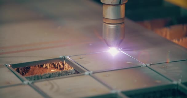 Folhas Metal Corte Laser Plasma Com Faíscas Processo Fabricação Precisão — Vídeo de Stock