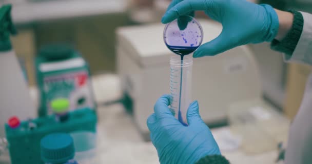 Pesquisador Cientista Trabalhando Laboratório Vacina Pandêmica Conceito Distanciamento Social Vacinação — Vídeo de Stock