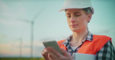 Rüzgâr Çiftliği İnşaat Yeşil Enerji Konsepti 'nde çalışan Mühendis Portresi