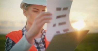 Rüzgâr Çiftliği İnşaat Yeşil Enerji Konsepti 'nde çalışan Mühendis Portresi