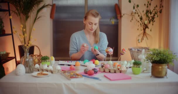 Easter Holidays Preparations Portrait Woman Painting Easter Eggs Easter Holidays — Stock Video