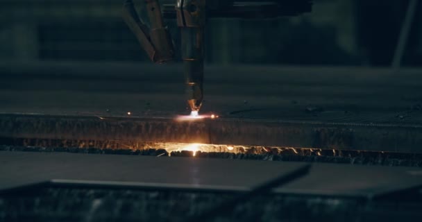 Nahaufnahme Von Cnc Maschinen Die Metall Schneiden Metallindustrie — Stockvideo