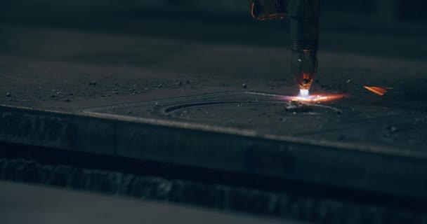 Close Cnc Machine Cutting Metal Dalam Bahasa Inggris Industri Metalwork — Stok Video