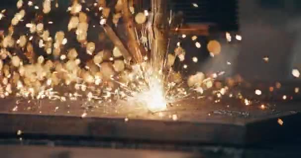 Närbild Cnc Machine Cutting Metal Metallbearbetningsindustri — Stockvideo