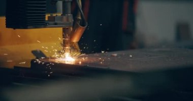 CNC Makinesinin Metal Kesme Metalini Kapat. Metal Çalışmaları Endüstrisi.