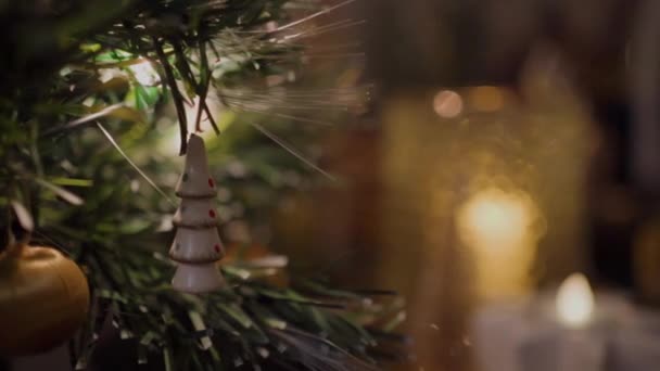 Φωτεινές Και Χαρούμενες Χριστουγεννιάτικες Διακοσμήσεις Έτοιμες Φέρουν Γιορτινό Πνεύμα Στο — Αρχείο Βίντεο