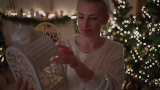 Fényes Örömteli Karácsonyi Dekorációk Készen Áll Hogy Ünnepi Hangulatot Otthonába — Stock videók