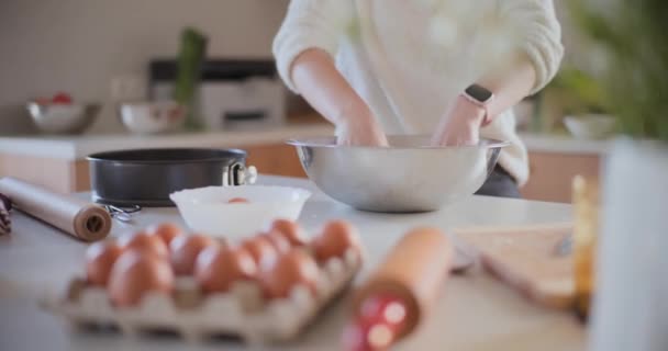 Portrét Ženy Příprava Těsta Dort Kuchyni Pečení Pečiva — Stock video