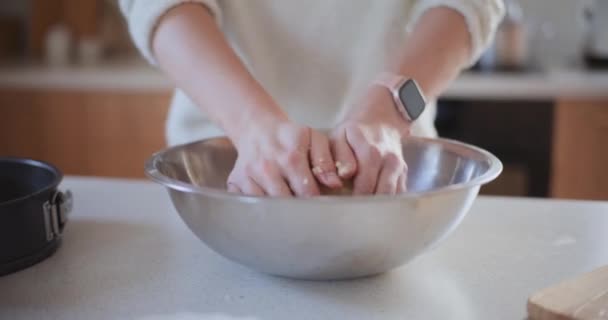 Retrato Mulher Preparando Massa Para Bolo Pastelaria Cozinha — Vídeo de Stock