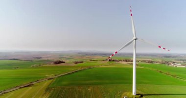 Bıçaklı Büyük Yel Değirmenleri Rüzgâr Türbinleri Havadan Görünümlü Yenilenebilir Enerji