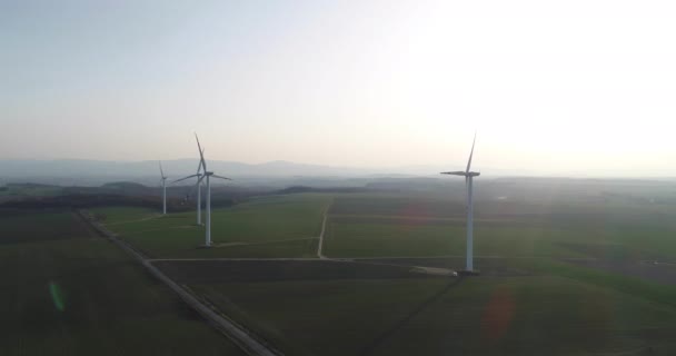 Stora Väderkvarnar Med Blad Ekologi Vindkraftverk Antenn Visa Förnybar Energi — Stockvideo