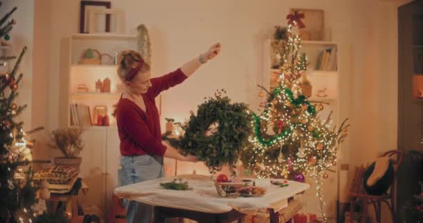View Female Florist Making Traditional Elegant Decorative Christmas Wreath — Stock Video