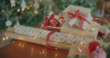 Noel Hediyesi Verilen Noel Tatilleri Görünümü