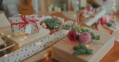 Noel Hediyesi Verilen Noel Tatilleri Görünümü