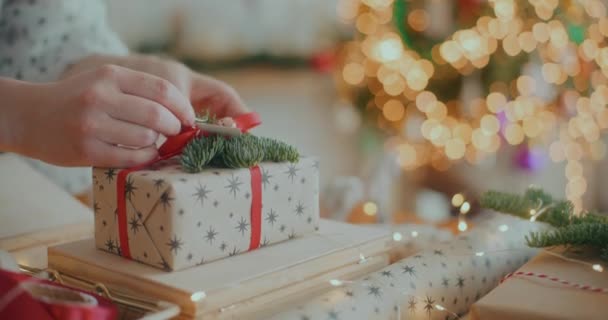 Utsikt Över Julklapp Dekorerade Xmas Helgdagar — Stockvideo