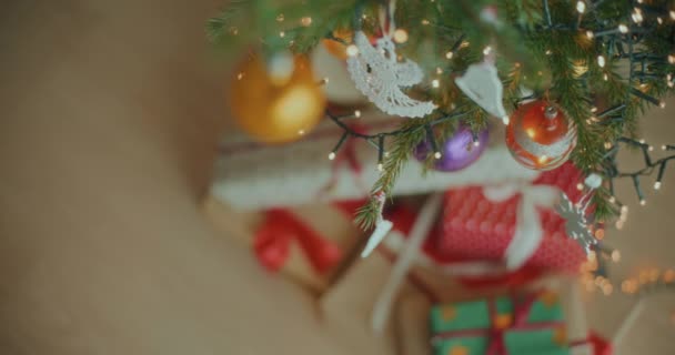 Kilátás Karácsonyi Ajándék Díszített Karácsonyi Ünnepek — Stock videók