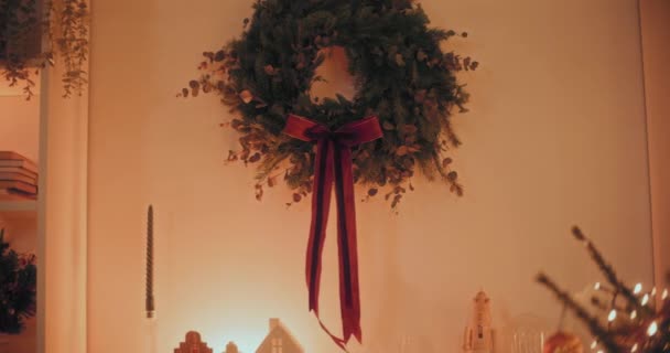 Uitzicht Traditionele Kerstversiering Kerst Wreath Garland Close — Stockvideo