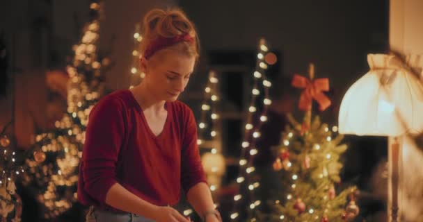 Woman Doing Several Christmas Preprations Home December Christmas Holidays — Stock Video
