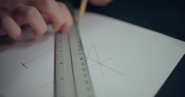 Close Woman Hands Zeichnen Und Arbeiten Einem Projekt — Stockvideo
