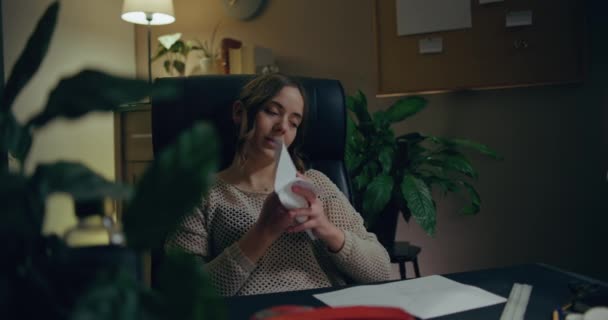 Woman Throwing Paper Sheets Office Overworked Depressed Reflective Unhappy Businesswoman — Stock Video