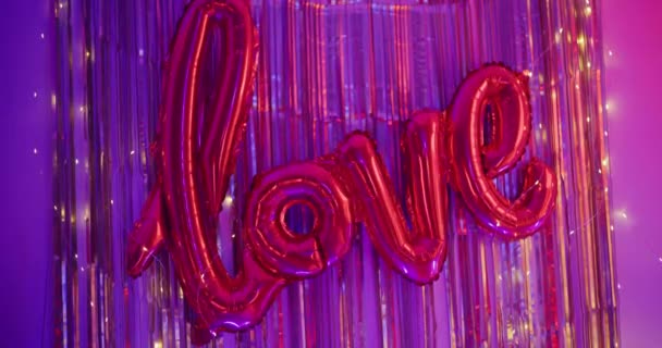 Decoração Texto Amor Vermelho Feita Com Balões Hélio Pendurados Com — Vídeo de Stock