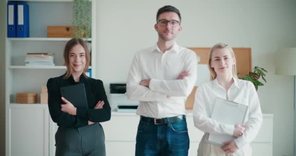Portrait Confident Female Male Colleagues Arms Crossed Standing Together Coworking — Stock Video