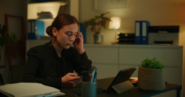 Exhausted Businesswoman Using Smartphone While Working Late Alone Sitting Desk — Stock Video