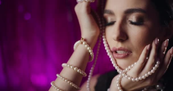 Closeup Shot Sensual Young Woman Pearl Necklace Bracelet — Stock Video