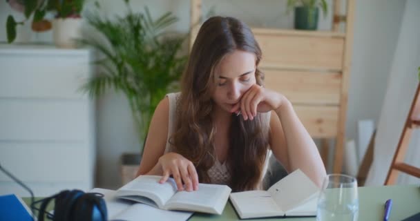 Woman Deeply Focused Reading Studying Her Desk — Stock Video