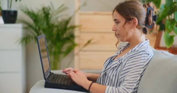 Successful Upbeat Businesswoman Types Confidently Her Laptop Her Home Office — Αρχείο Βίντεο