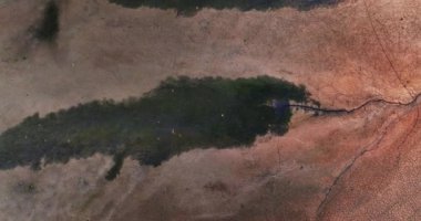 Şiddetli kuraklık sırasında geniş çaplı toprak ve toprak manzarası