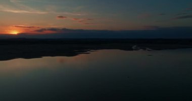 Hava görüntüsü günbatımını yakalıyor