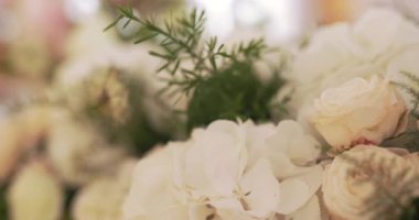 Düğünler için hoş, eski tarz gül dokunuşları romantik bir çiçek desenli..